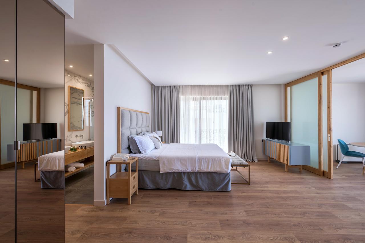 Glow Boutique & 4* Sarande