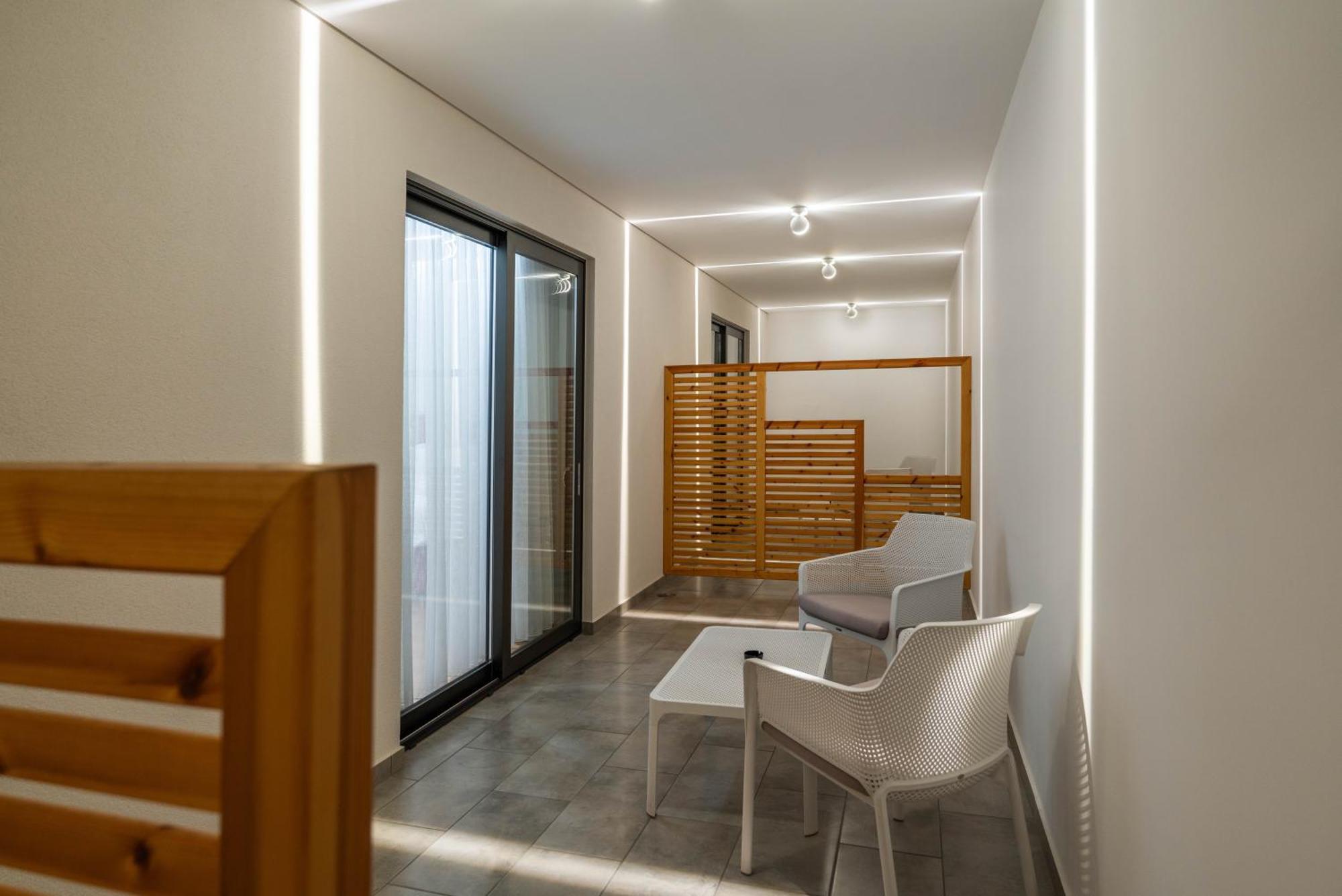 Glow Boutique & Saranda