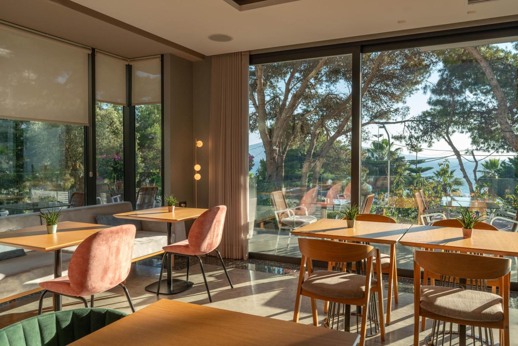 Hotel Glow Boutique & Saranda